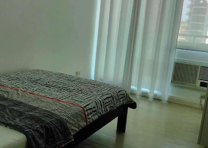 Apartahotel Staycation At Azure Urban Manila